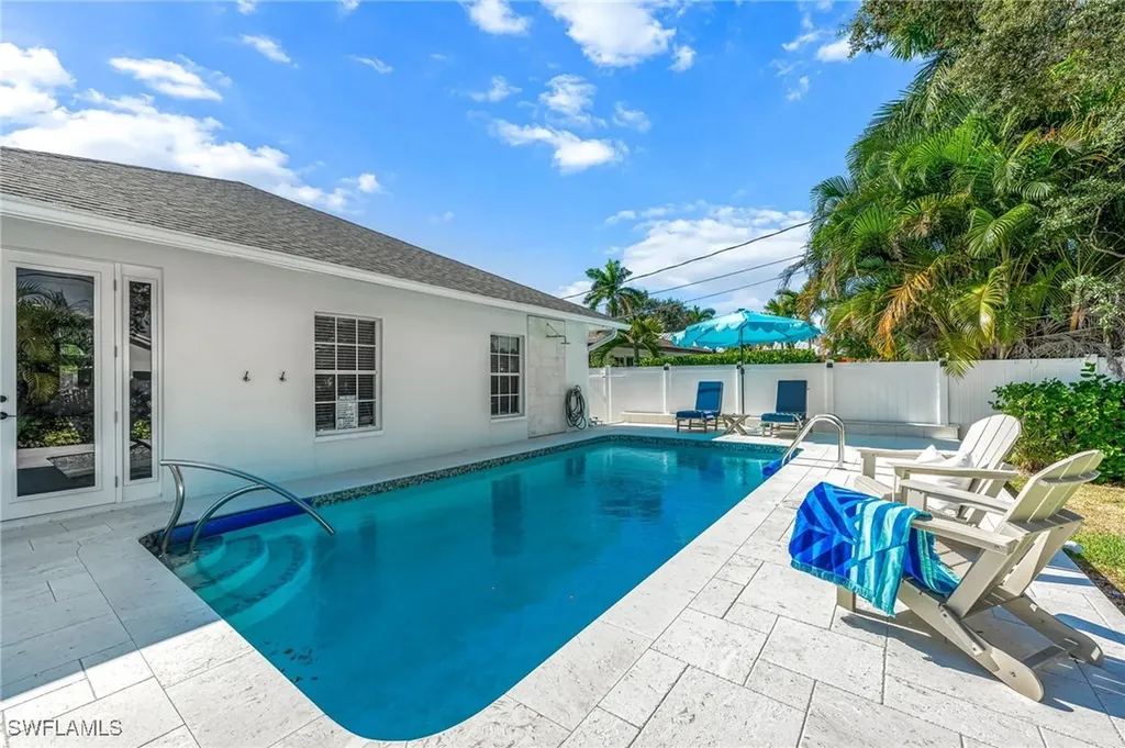 575 101st Avenue N Naples FL 34108