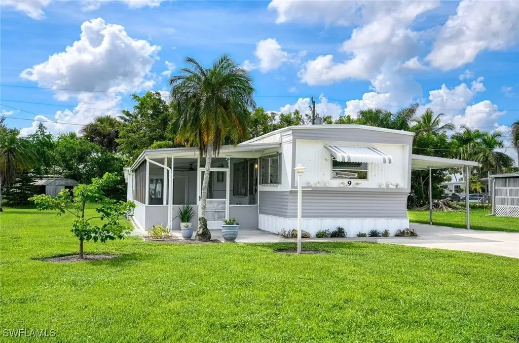 9 Sonderhen Circle Naples FL 34114