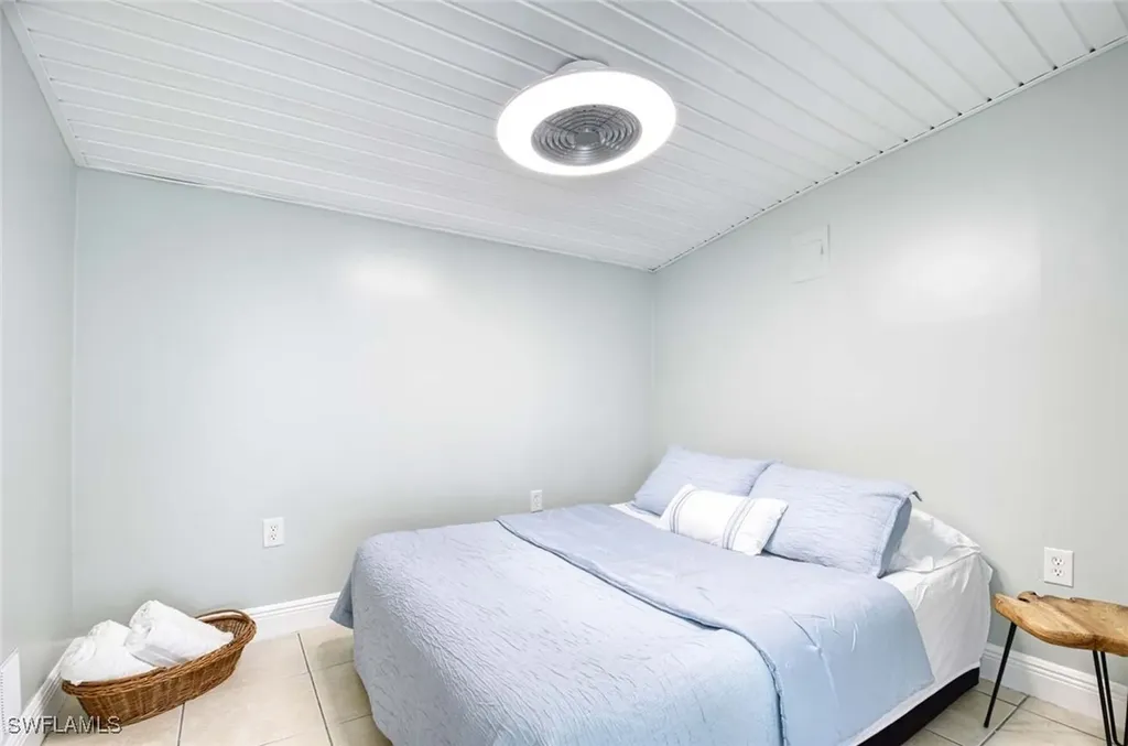 9 Sonderhen Circle Naples FL 34114