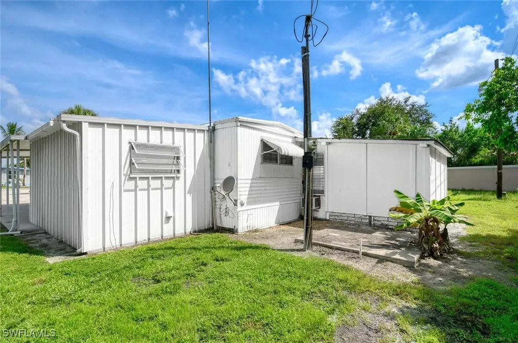 9 Sonderhen Circle Naples FL 34114