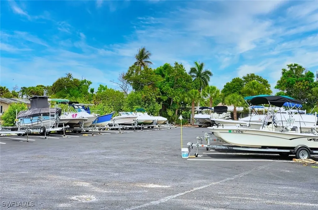 9 Sonderhen Circle Naples FL 34114