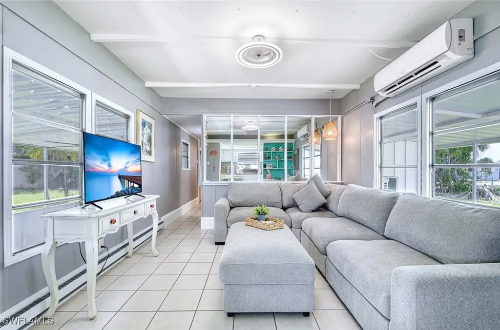 9 Sonderhen Circle Naples FL 34114