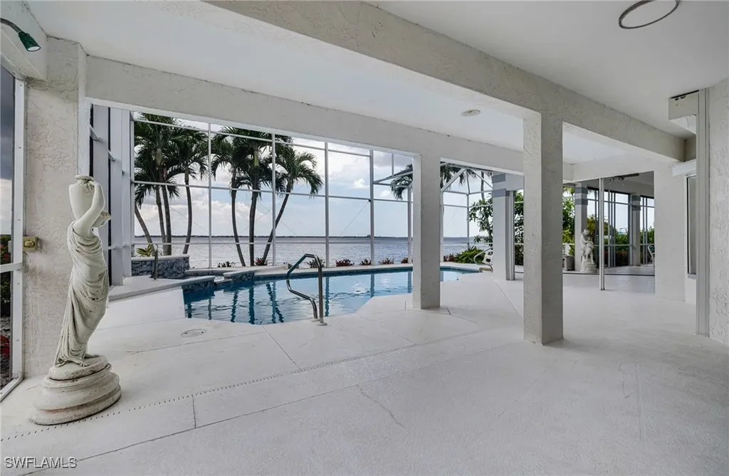 2428 SE 28th Street Cape Coral FL 33904