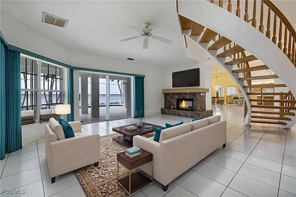 2428 SE 28th Street Cape Coral FL 33904
