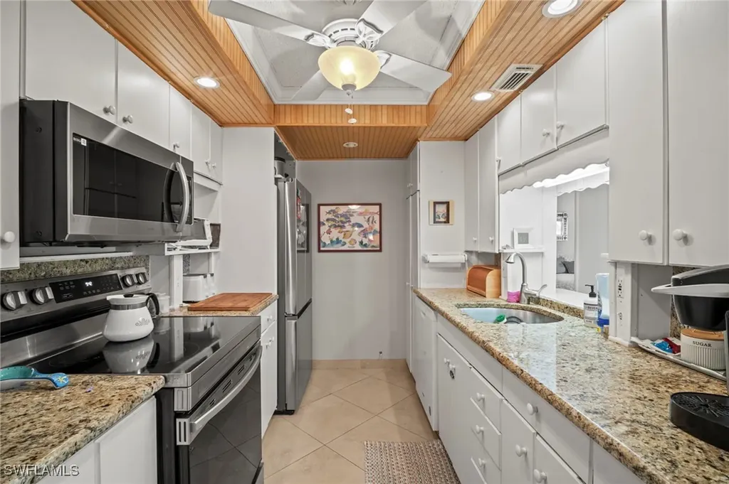 555 Park Shore Drive Naples FL 34103