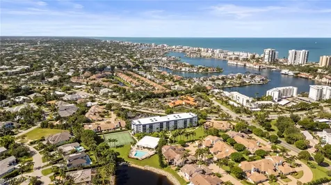 555 Park Shore Drive Naples FL 34103