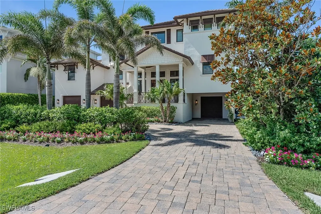 434 Trade Winds Avenue Naples FL 34108
