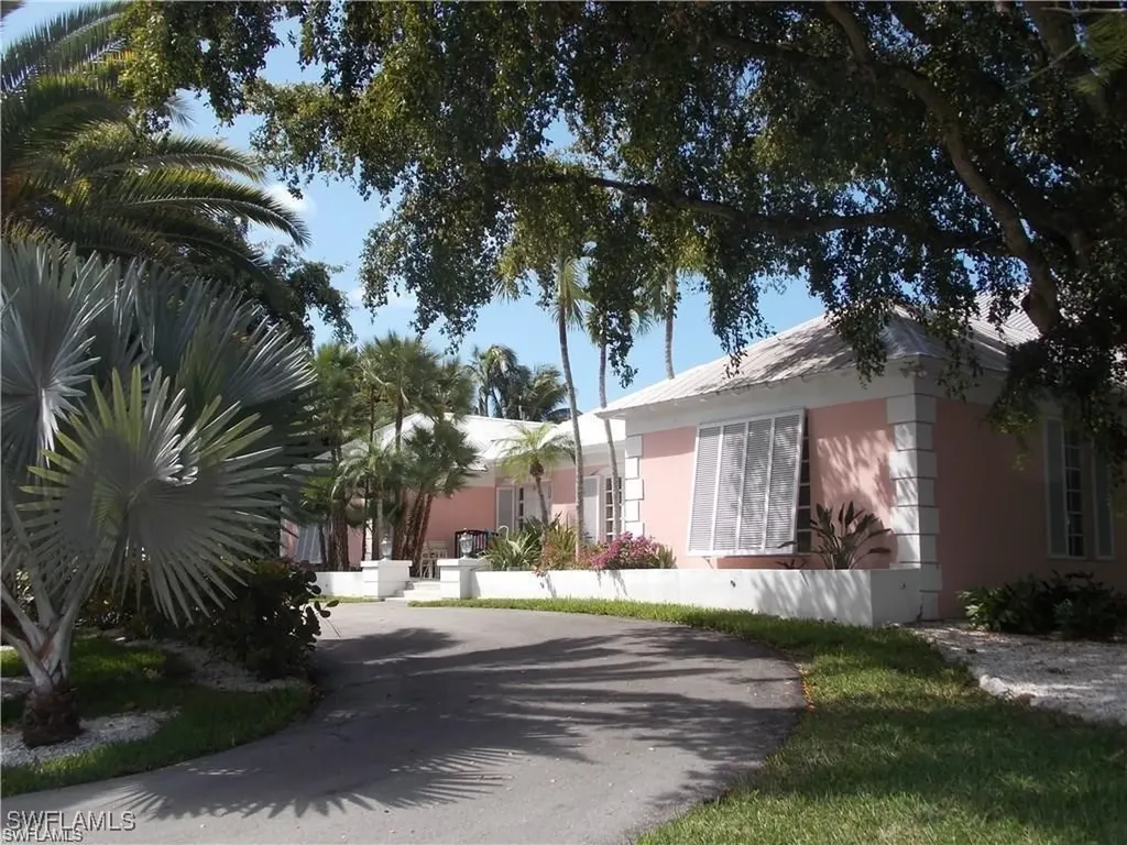 320 Gulf Shore Boulevard S Naples FL 34102-8629