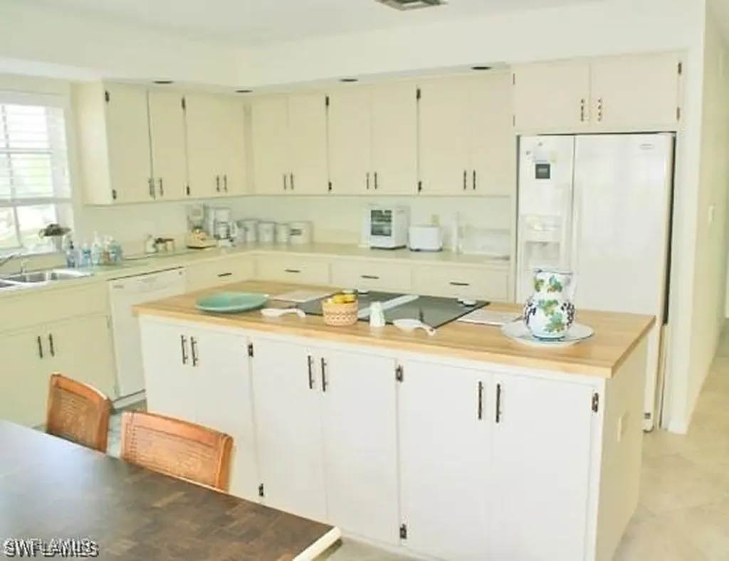 320 Gulf Shore Boulevard S Naples FL 34102-8629