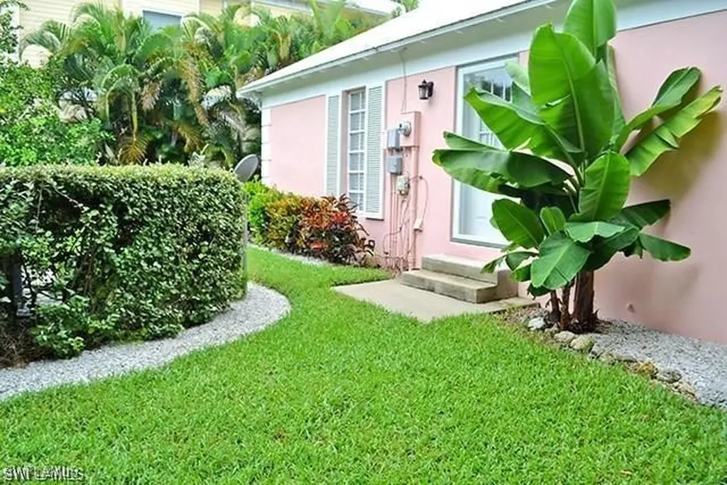 320 Gulf Shore Boulevard S Naples FL 34102-8629