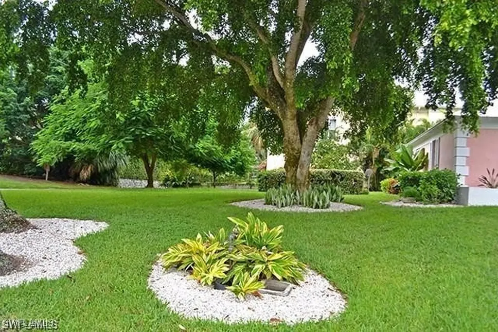 320 Gulf Shore Boulevard S Naples FL 34102-8629