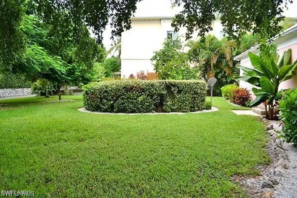 320 Gulf Shore Boulevard S Naples FL 34102-8629