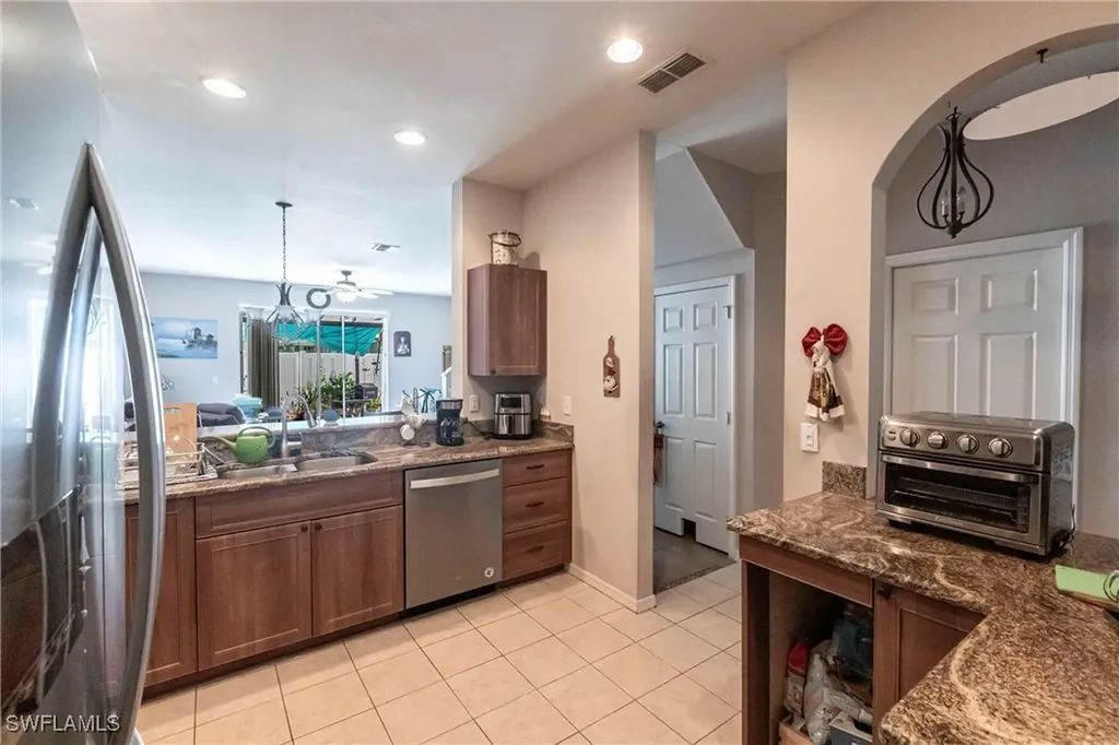 3647 Pine Oak Circle Fort Myers FL 33916