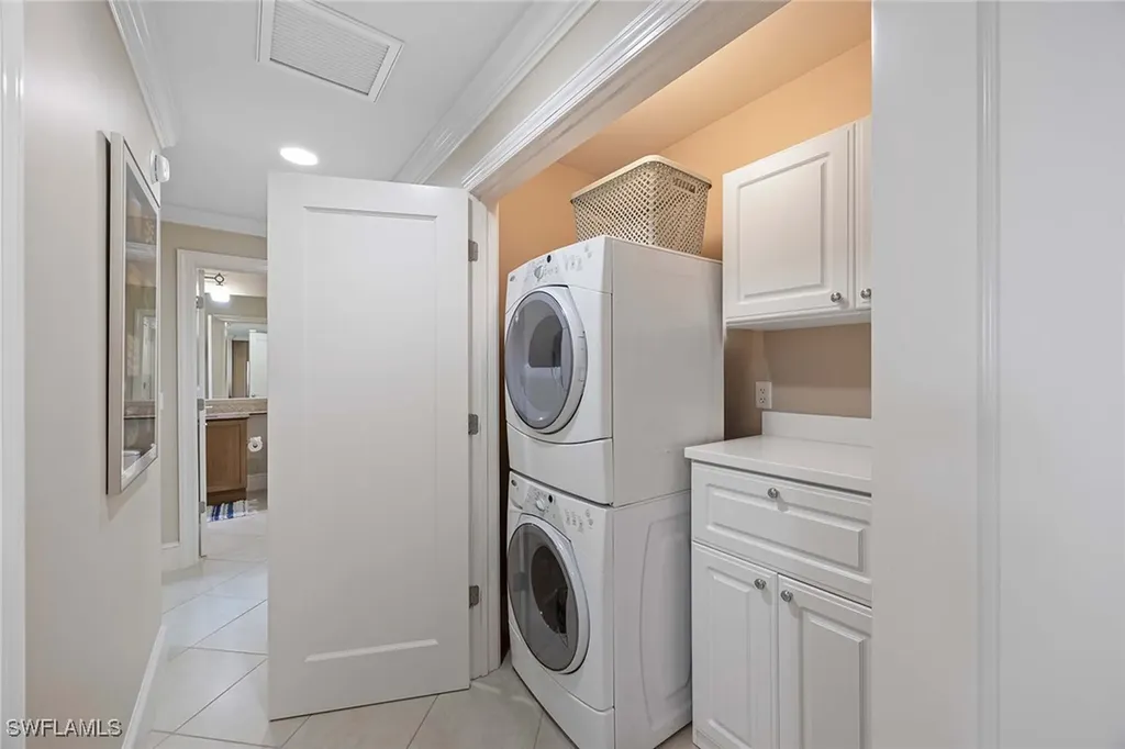 9115 Strada Place Naples FL 34108