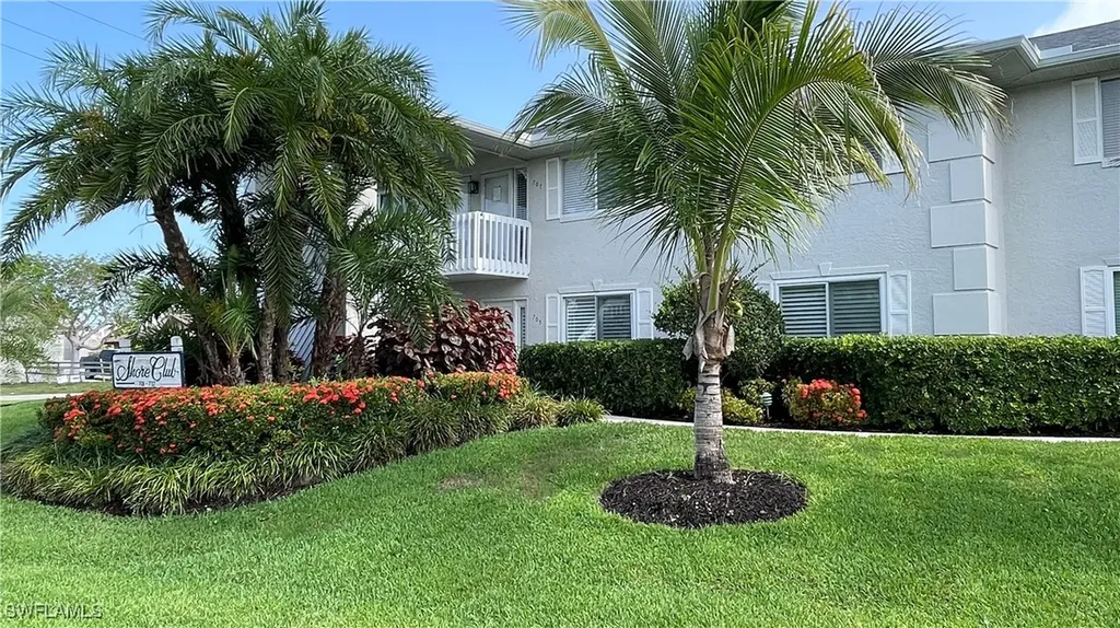 707 Neapolitan Way Naples FL 34103