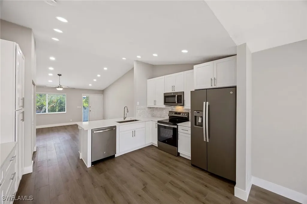 707 Neapolitan Way Naples FL 34103