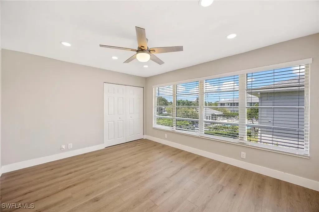 707 Neapolitan Way Naples FL 34103