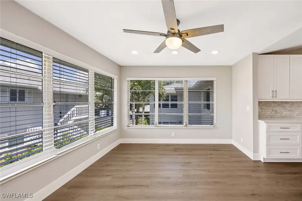 707 Neapolitan Way Naples FL 34103
