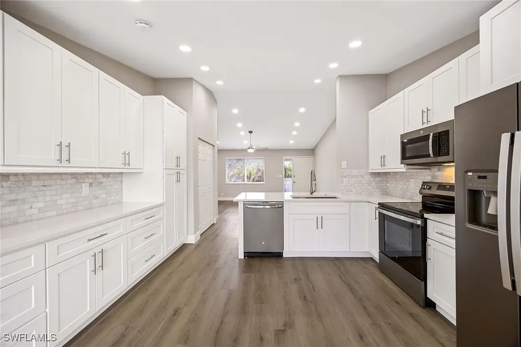 707 Neapolitan Way Naples FL 34103