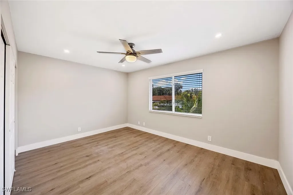 707 Neapolitan Way Naples FL 34103