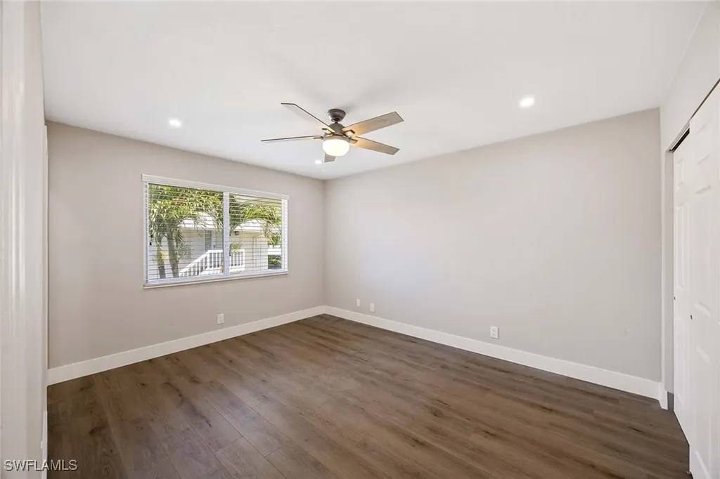 707 Neapolitan Way Naples FL 34103