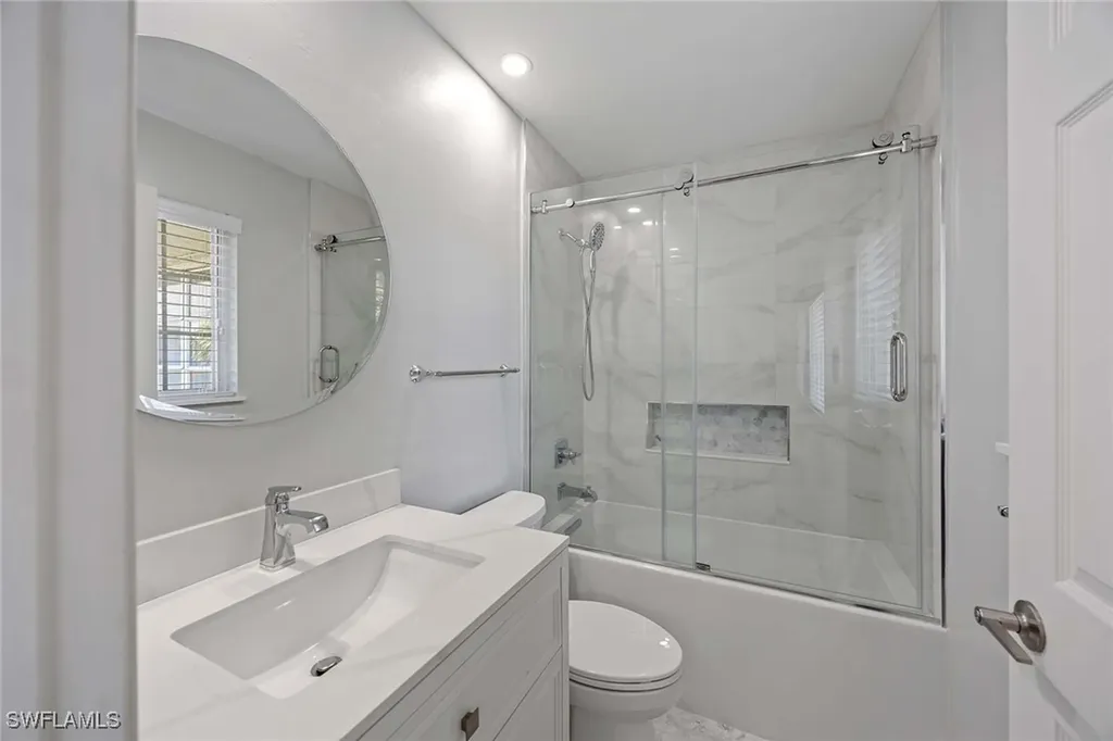 707 Neapolitan Way Naples FL 34103