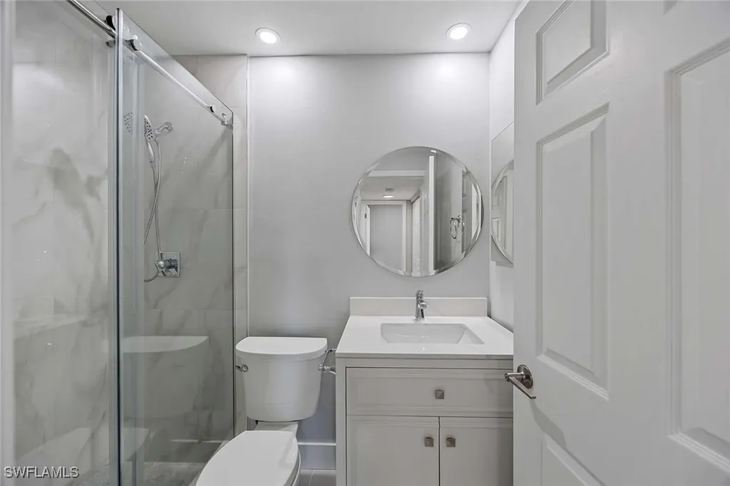 707 Neapolitan Way Naples FL 34103