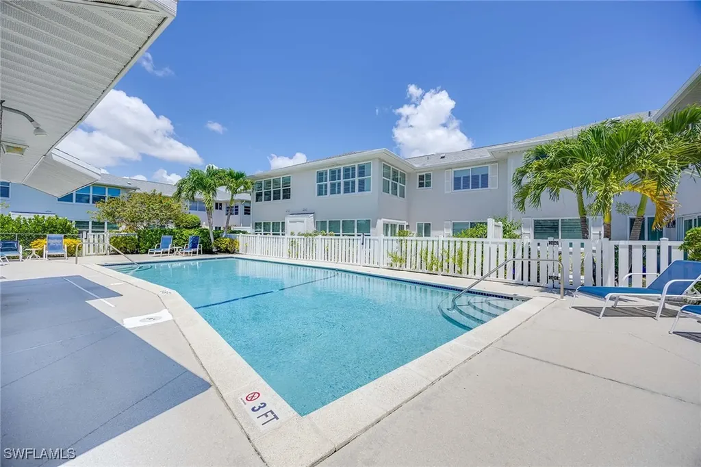 707 Neapolitan Way Naples FL 34103