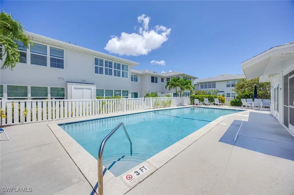 707 Neapolitan Way Naples FL 34103
