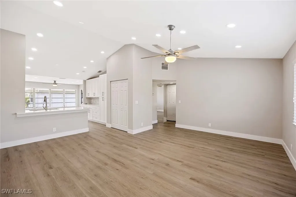 707 Neapolitan Way Naples FL 34103