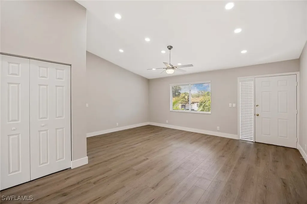 707 Neapolitan Way Naples FL 34103