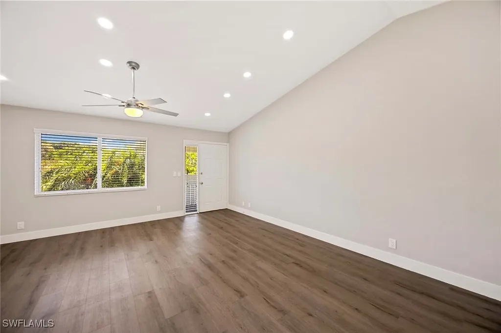 707 Neapolitan Way Naples FL 34103