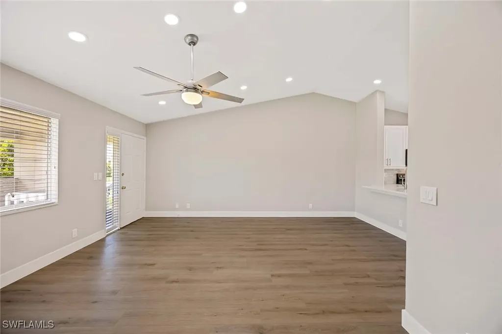 707 Neapolitan Way Naples FL 34103