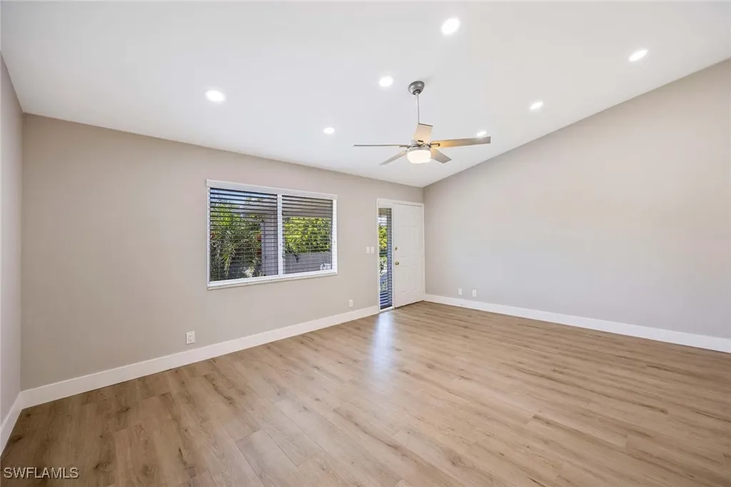 707 Neapolitan Way Naples FL 34103