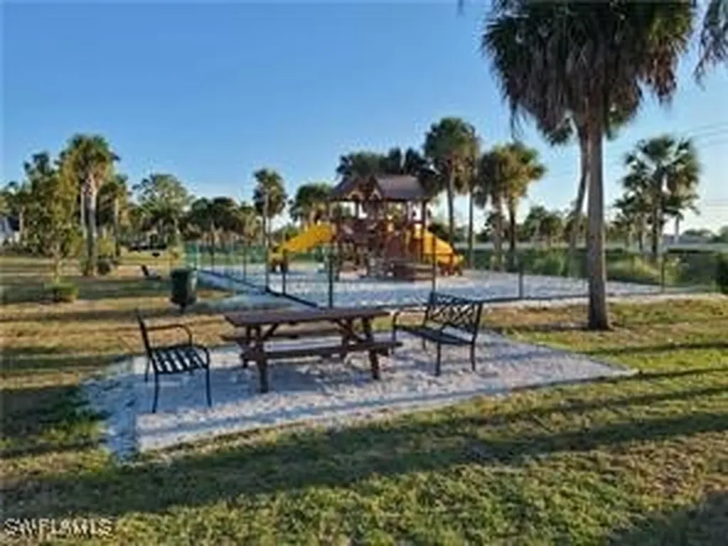 124 Santa Clara Drive Naples FL 34104
