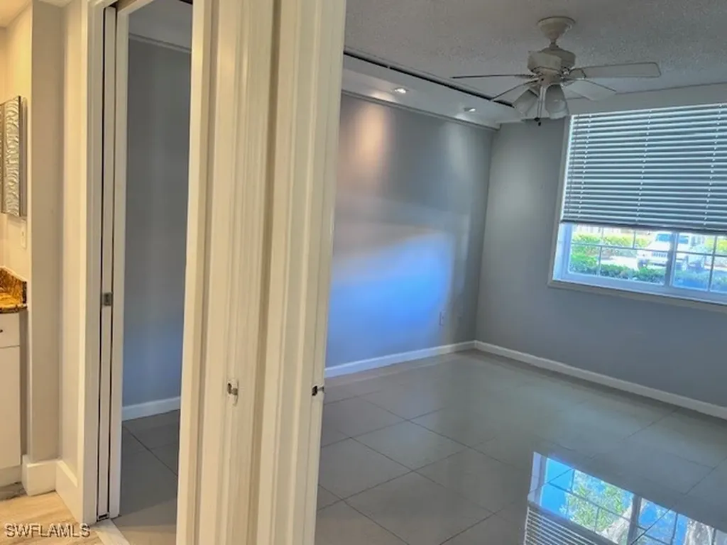 1185 Wildwood Lakes Boulevard Naples FL 34104