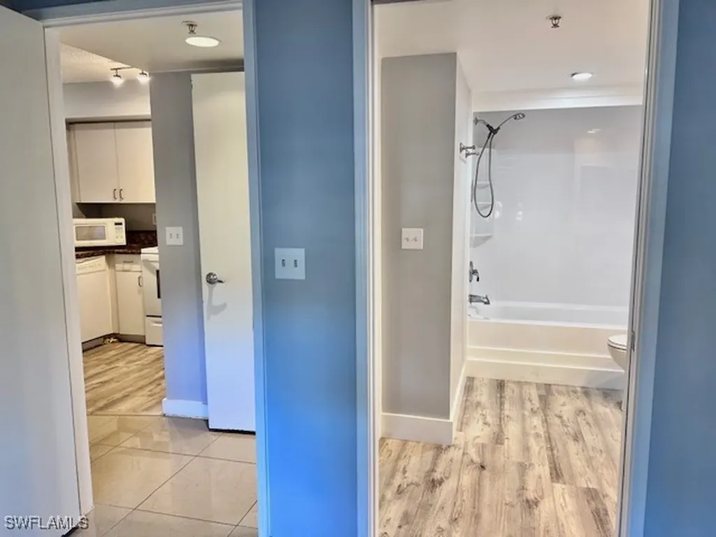 1185 Wildwood Lakes Boulevard Naples FL 34104