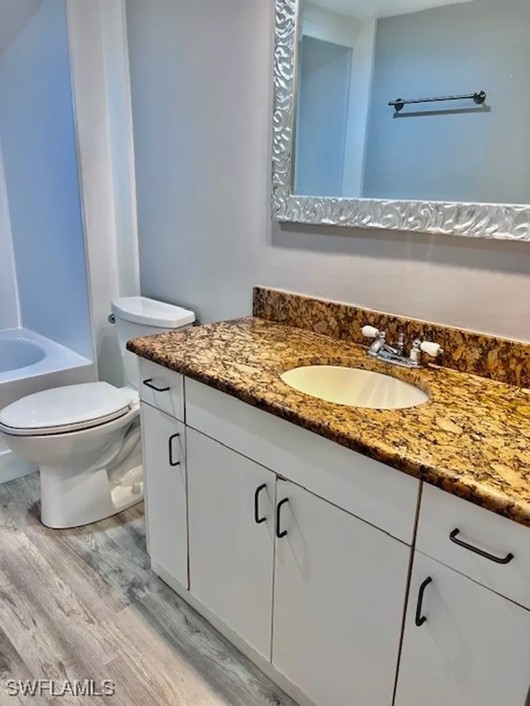 1185 Wildwood Lakes Boulevard Naples FL 34104