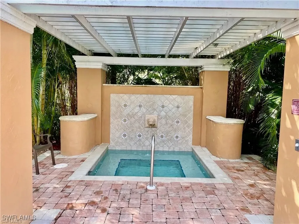 1185 Wildwood Lakes Boulevard Naples FL 34104