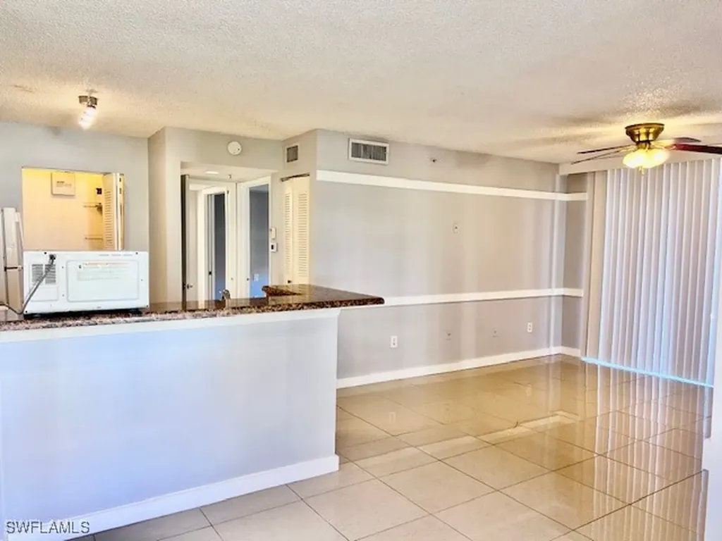 1185 Wildwood Lakes Boulevard Naples FL 34104