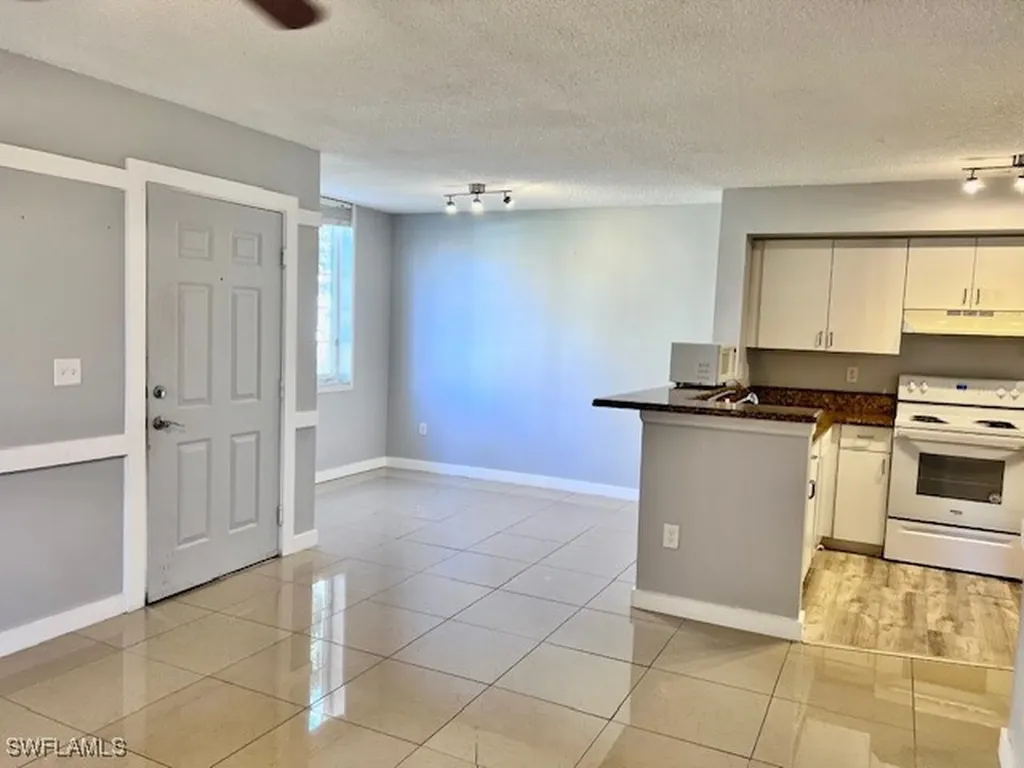 1185 Wildwood Lakes Boulevard Naples FL 34104