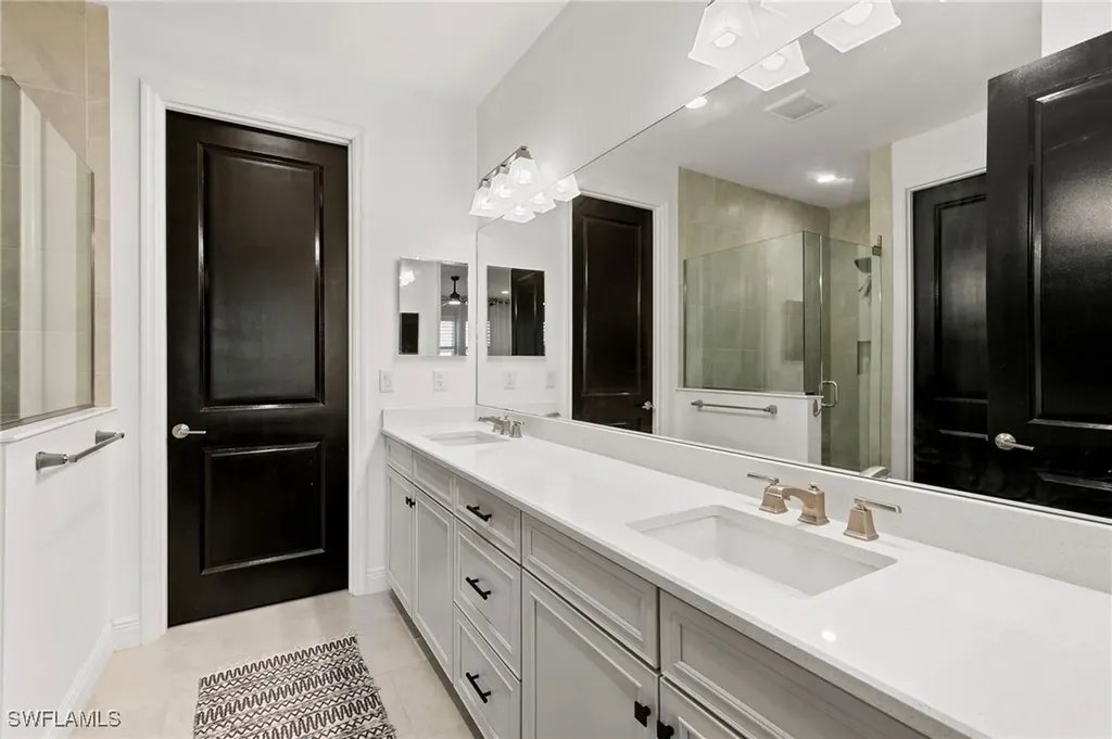 2567 Seychelles Drive Naples FL 34112