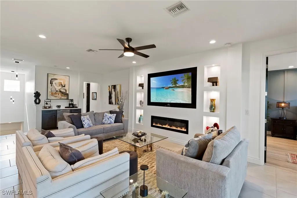 2567 Seychelles Drive Naples FL 34112