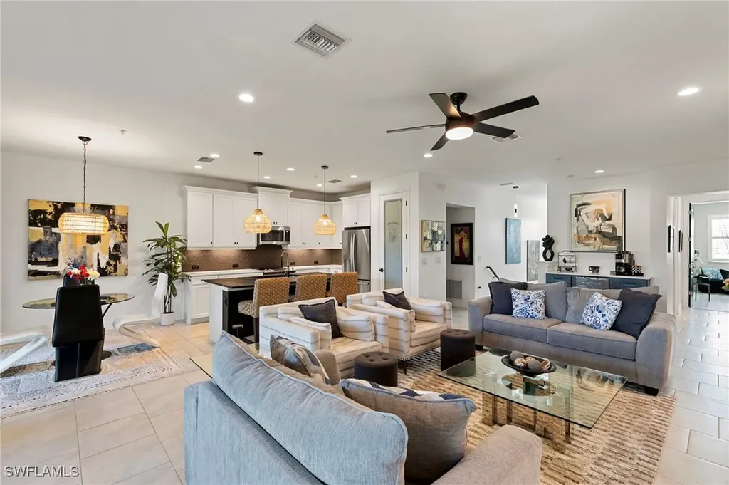 2567 Seychelles Drive Naples FL 34112