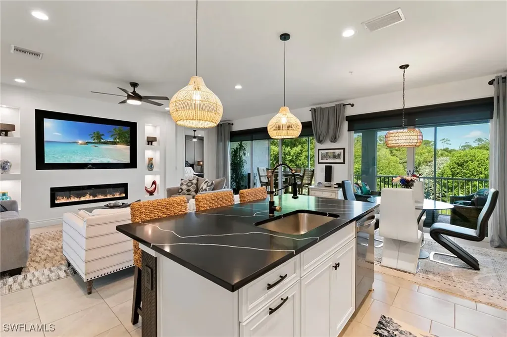 2567 Seychelles Drive Naples FL 34112