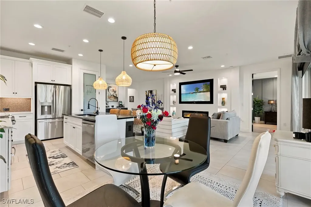 2567 Seychelles Drive Naples FL 34112