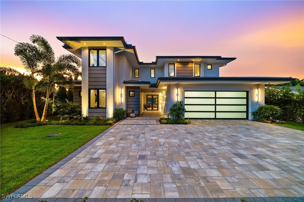 Naples FL, 1261 13TH Avenue N