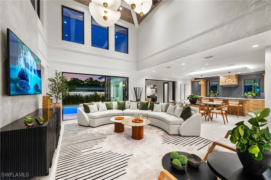 1261 13th Avenue N Naples FL 34102