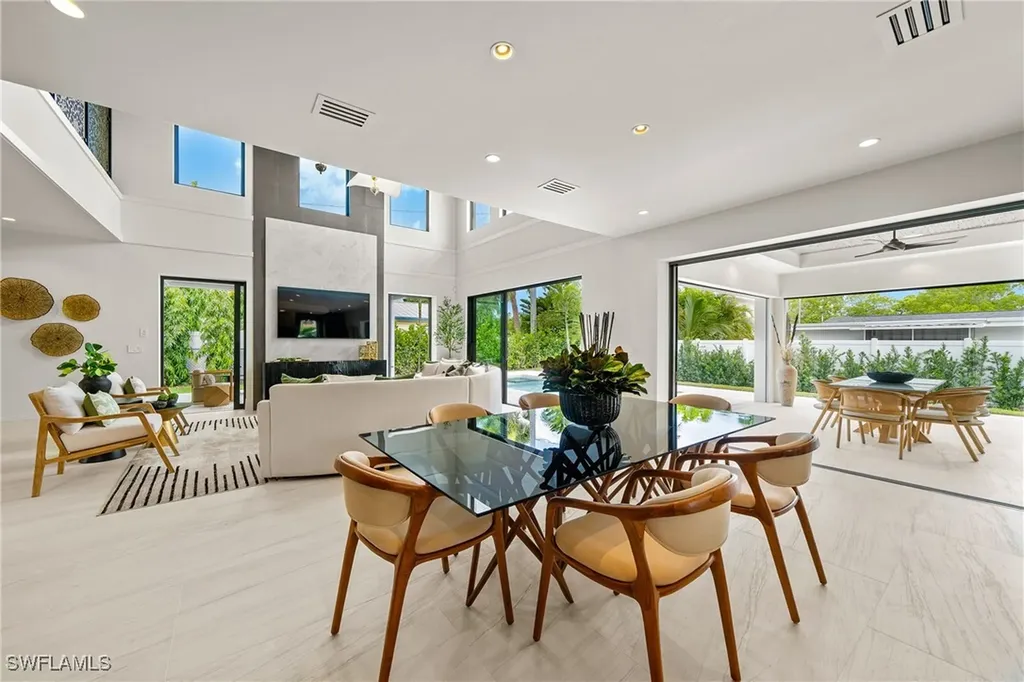 1261 13th Avenue N Naples FL 34102