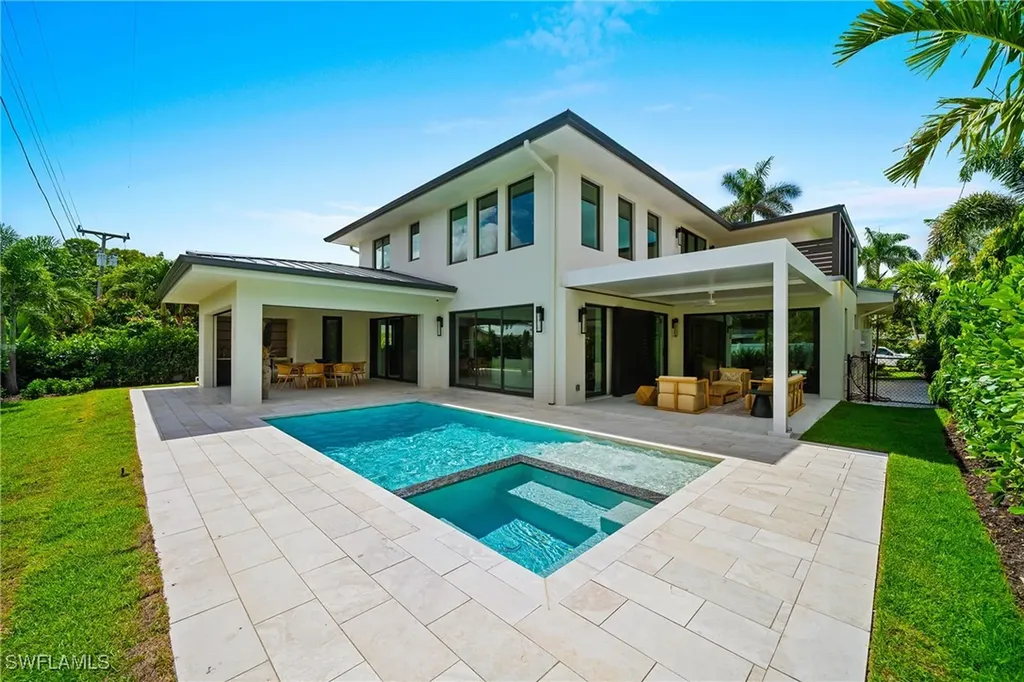 1261 13th Avenue N Naples FL 34102